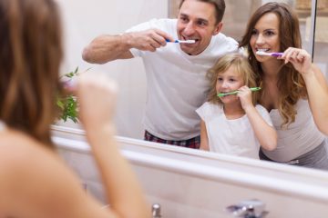 Igiena orală acasă și vizitele la medicul stomatolog: cum să ai grijă de sănătatea dinților la orice vârstă