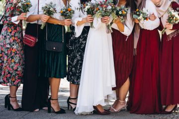 Dress code-ul la nuntă – de ce evenimentele rafinate impun o anumită ținută?