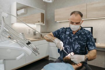 De ce sunt importante vizitele regulate la dentist