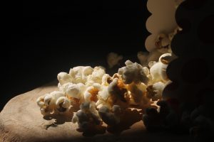 distributia din alba ca zapada si razboinicul vanator